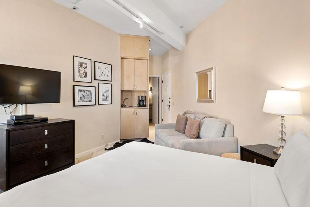 Independence Square 304, Stylish Hotel Room With Downtown Views & Great Location Aspen Kültér fotó