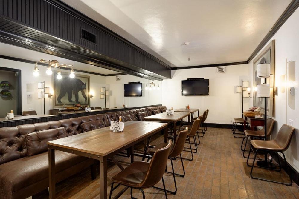 Independence Square 304, Stylish Hotel Room With Downtown Views & Great Location Aspen Kültér fotó